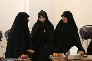دیدار سید حسن خمینی با خانواده شهیدان لاریجانی