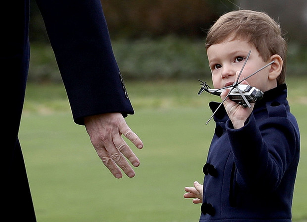 عکس/ حلقه ازدواج ترامپ کجاست؟

