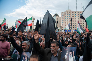 تجمع مردمی در سوگ شهادت رئیس جمهوری و هیات همراه در میدان ولیعصر (عج)