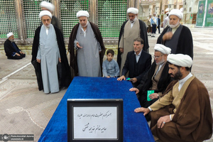 ادای احترام جمعی از علمای نجف نسبت به مقام شامخ حضرت امام خمینی (س)