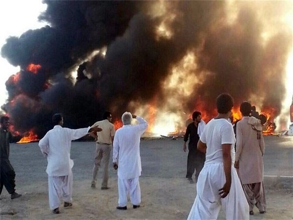 مرگ 2 نفر در حادثه آتش گرفتن خودرو در محور سرباز-ایرانشهر