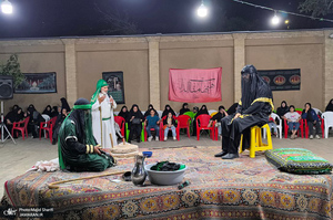 مراسم تعذیه خوانی در بیت تاریخی حضرت امام خمینی (س) در خمین