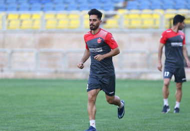 هافبک پرسپولیس مصدوم شد