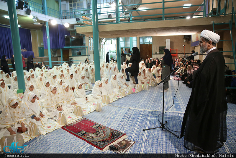 مراسم جشن تکلیف «دبستان سمیه» منطقه چهار تهران در حسینیه جماران 