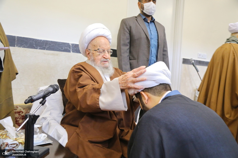 عمامه گذاری طلاب در روز عید مبعث توسط مراجع عظام تقلید‎‎