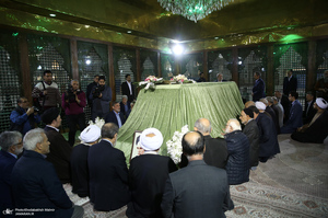 تجدید میثاق رئیس و جمعی از اعضای مجمع تشخیص مصلحت نظام با آرمان‌های امام خمینی (س)-2