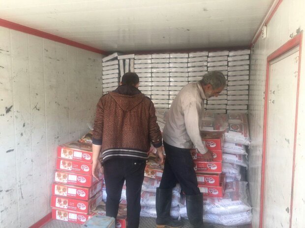 ۱۰۰۰ بسته مواد غذایی به مناطق زلزله زده آذربایجان غربی ارسال شد