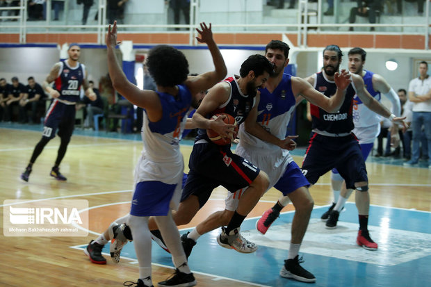 تیم بسکتبال آویژه صنعت مشهد تیم شهرداری قزوین را شکست داد