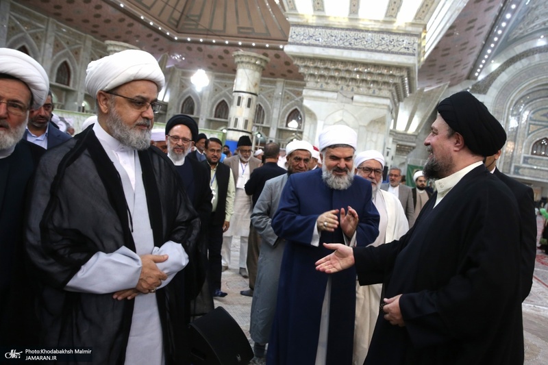 ادای احترام مهمانان خارجی کنفرانس وحدت اسلامی به مقام شامخ حضرت امام خمینی (س)