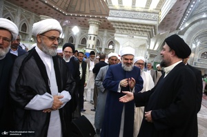 ادای احترام مهمانان خارجی کنفرانس وحدت اسلامی به مقام شامخ حضرت امام خمینی (س)