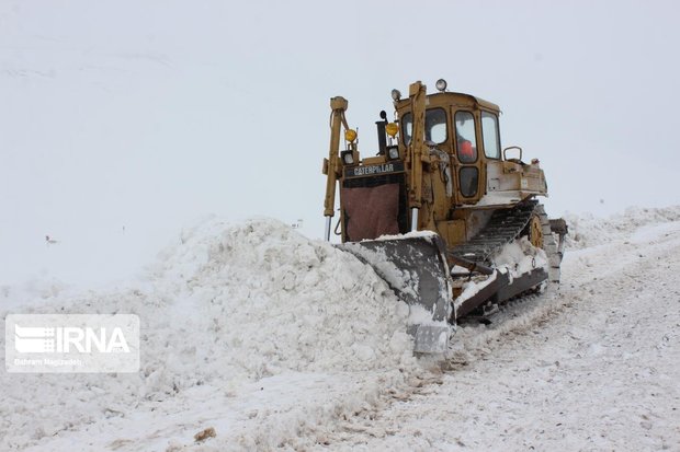 برف و کولاک راه ۸۰ روستایی استان زنجان را بست