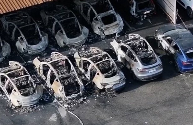 آتش سوزی مشکوک خودروهای تسلا پس از فرانسه، آلمان و آمریکا به ایتالیا رسید