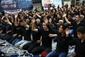 مراسم شب عاشورا در حرم مطهر امام خمینی (س)