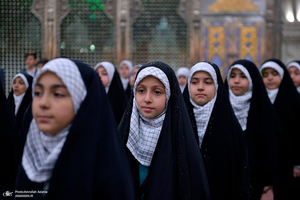 اجرای گروه سرود کودکان و نوجوانان بسیج سیدالشهدا (ع) اسلامشهر در حرم مطهر امام خمینی (س)