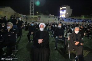 عزاداری شب عاشورای حسینی(ع) در ورزشگاه حیدریان قم