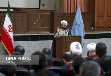 سران مملکت در صورت تحصیل فرزندانشان در خارج از کشور، استعفا دهند