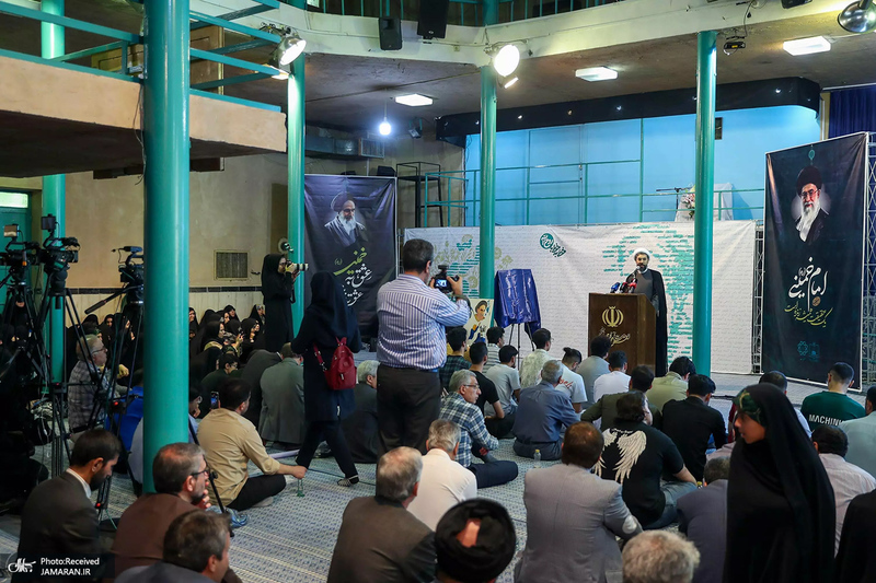 اجتماع دانشگاهیان در حسینیه جماران