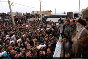 بازدید سرزده رهبر معظم انقلاب از مناطق زلزله‌زده استان کرمانشاه