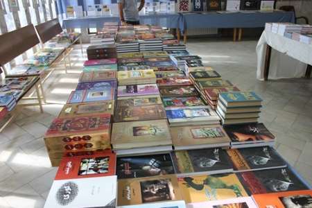 نمایشگاه کتاب در دادگستری جیرفت گشایش یافت