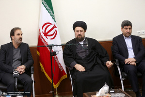 دیدارمدیران و جمعی از اعضای تحریه موسسه مطبوعاتی ایران و خبرگزاری ایرنا با سید حسن خمینی