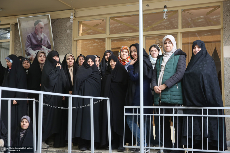 بازدید اقشار مختلف مردم از بیت امام خمینی در جماران