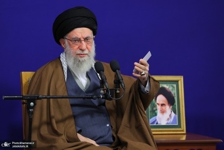 رهبر انقلاب: سال ۴۲ امام خمینی(ره) به من ماموریت داد به مشهد بروم و پیامی را با آقای میلانی و دیگر علما در میان بگذارم/ نامه آیت‌الله میلانی به امام خمینی(ره) در سال ۴۳ یک سند معتبر تاریخی است