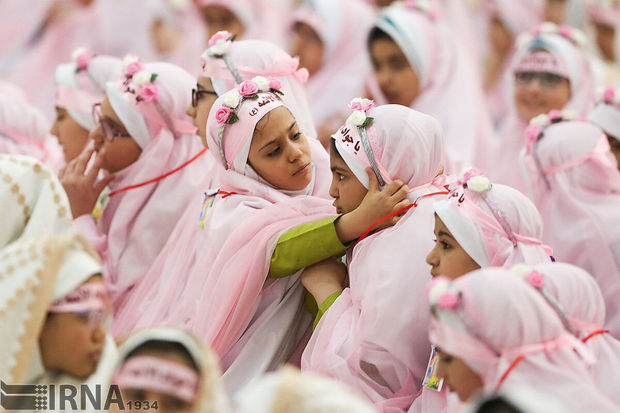 جشن عبادت ۵۸۰ دانش آموز دختر در خمین برگزار شد