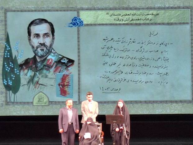 متن تقریظ رهبر انقلاب بر سه کتاب «تب ناتمام»، «خانوم ماه» و «همسفر آتش و برف»