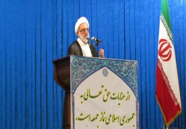 امام جمعه فردیس: آمریکا قدرت توقف صادرات نفت ایران را ندارد