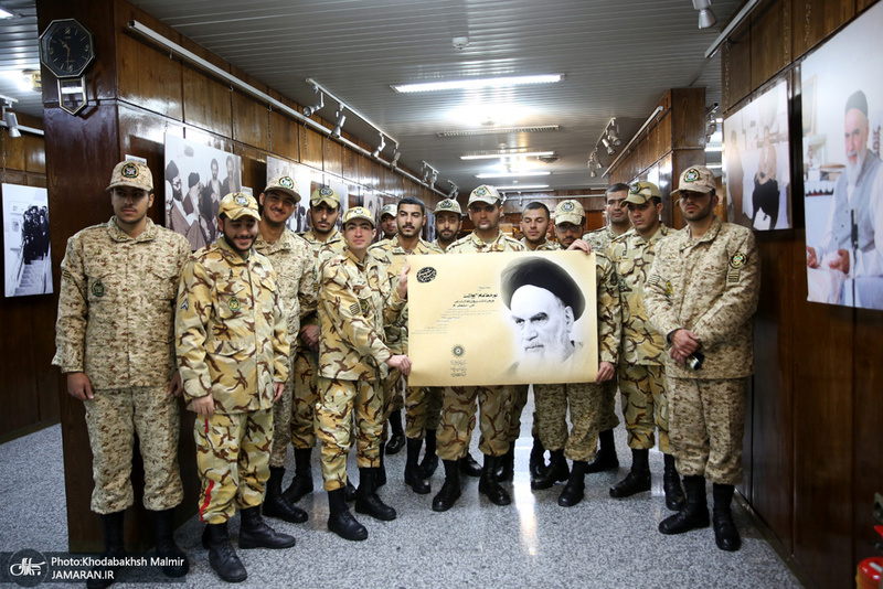 تجدید میثاق دانش آموزان و اقشار مختلف مردم با امام (س) در حسینیه جماران