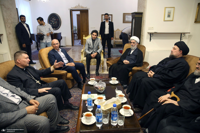 حضور سید حسن خمینی در سفارت واتیکان