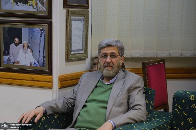 مراسم اهدای نسخه‌های خطی کتابخانه مرحوم آیت الله شاه آبادی به کتابخانه مرحوم آیت الله العظمی مرعشی نجفی