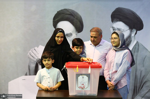 مرحله دوم انتخابات ریاست جمهوری چهاردهم در حسینیه جماران - 2