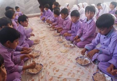 مهدکودک ها از یک وعده غذای گرم برخوردار می شوند