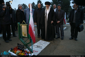 حضور رهبر انقلاب در مرقد مطهر امام راحل و گلزار شهدای بهشت زهرا