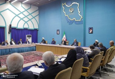 عارف: با نگاه امنیتی مانع بازگشت نخبگان به کشور شده‌ایم/ می‌توان ایران را به مرجعیت علمی دنیا تبدیل کرد/ هیچ دخالت اداری و دستوری از بیرون دانشگاه نباید انجام شود/ هیچ راهی جز تعامل جدی با دانشمندان بزرگ دنیا که علاقه‌مند به همکاری با ایران هستند، نداریم