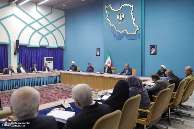 عارف: با نگاه امنیتی مانع بازگشت نخبگان به کشور شده‌ایم/ می‌توان ایران را به مرجعیت علمی دنیا تبدیل کرد/ هیچ دخالت اداری و دستوری از بیرون دانشگاه نباید انجام شود/ هیچ راهی جز تعامل جدی با دانشمندان بزرگ دنیا که علاقه‌مند به همکاری با ایران هستند، نداریم