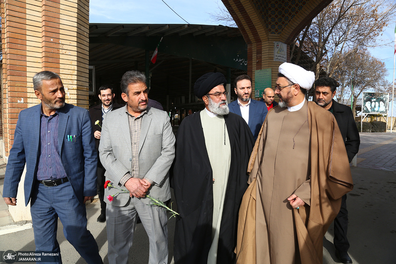 حضور رییس موسسه تنظیم و نشر آثار امام خمینی در گلزار شهدای خمین