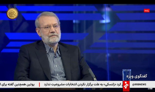 علی لاریجانی: اگر آمریکا یا اسرائیل به بهانه هسته‌ای ایران را بمباران کنند، ایران مجبور خواهد شد به سمت تولید بمب اتم برود/ مردم فشار خواهند آورد که به سمت ساخت بمب اتم برویم/ محتوای نامه ترامپ همان است که مرتب در سخنرانی‌هایش می‌گوید اما با زبان دیگر