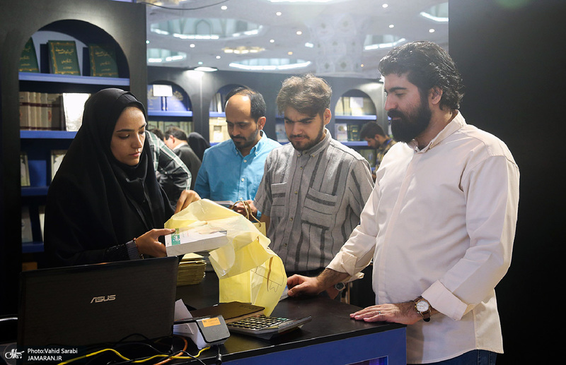 غرفه موسسه تنظیم و نشر آثار امام خمینی (س) در سی و پنجمین نمایشگاه کتاب تهران- 2