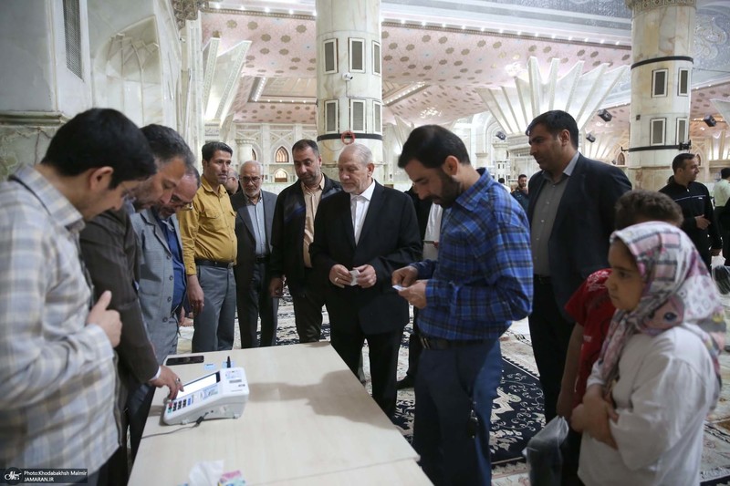 حضور سید رحیم صفوی در دور دوم انتخابات مجلس شورای اسلامی در حسینیه جماران