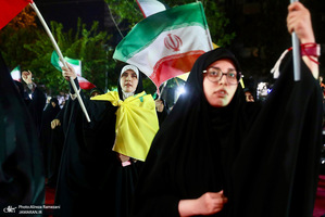 پنجاه و‌هفتمین اجتماع پر شور مردم در مقابل دانشگاه تهران