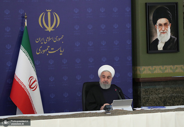 دستور رییس جمهور برای آغاز کسب و کارهای «متوسط و کم‌خطر» از 23 فروردین/  آغاز فعالیت اقتصادی استان تهران از 30 فروردین/ فعالیت مدارس تا  30 فروردین تعطیل است