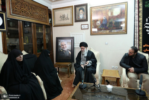 حضور رهبر معظم انقلاب اسلامی در منزل شهید حاج قاسم سلیمانی