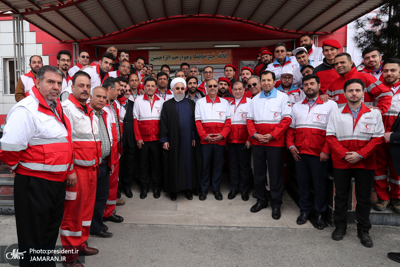 بازدید روحانی از ایستگاه سلامت اورژانس و پایگاه امداد و نجات جاده ای