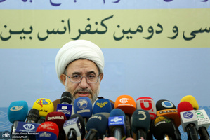 نشست خبری  آیت الله محسن اراکی دبیر کل مجمع جهانی تقریب