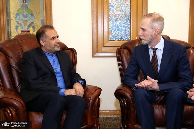 امضای دفتر یادبود شهید سلیمانی و جانباختگان سانحه هواپیمای خطوط اکراین در سفارت ایران در مسکو