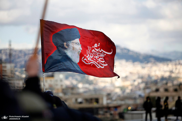 تجمع جمع زیادی از هواداران حزب‌الله لبنان در محل شهادت سید حسن نصرالله