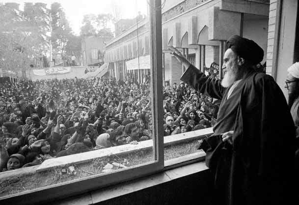 امام در مدرسه علوی