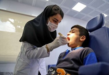 اهمیت وارنیش فلوراید در پیشگیری از پوسیدگی دندان‌ها
